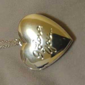 ❤️ 💜 💜 New silver "I love you" heart locket necklace 💜❤️